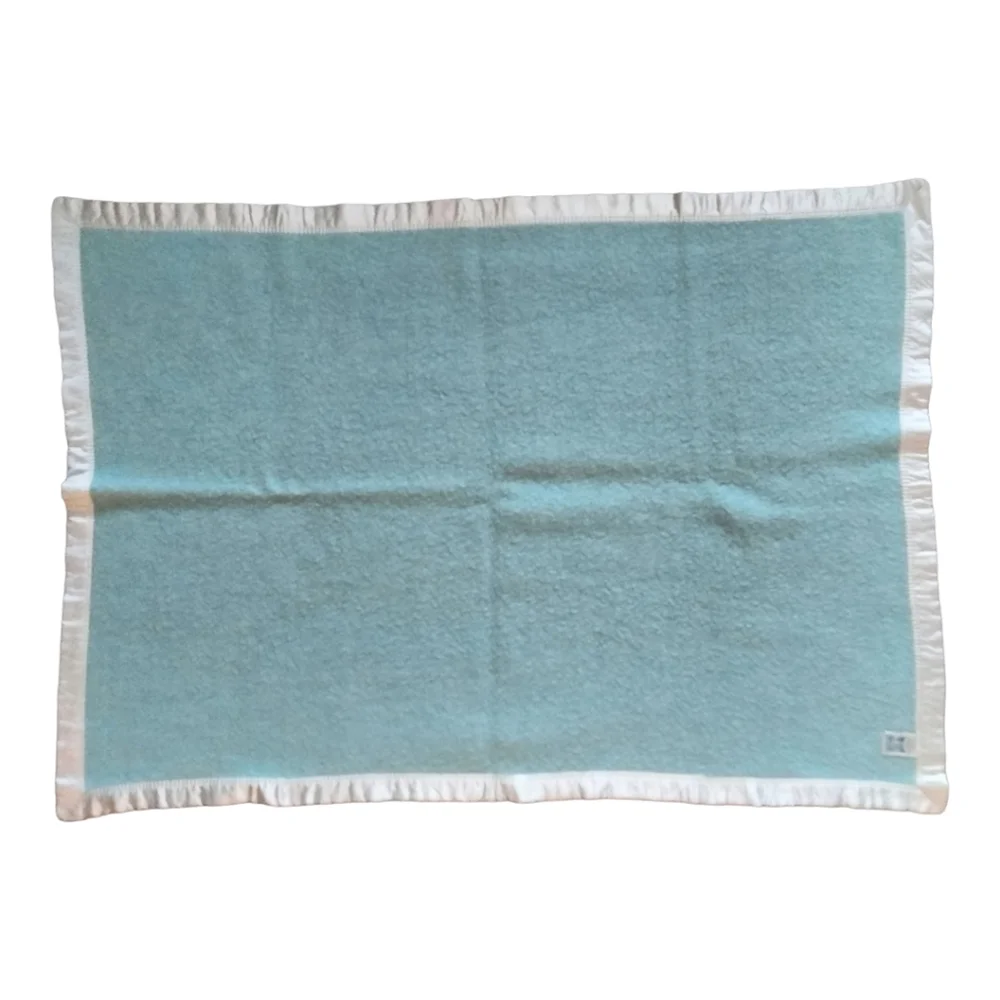 KENWOOD Vintage Satin Trim Wool Blanket